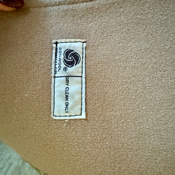 Fall Fashion size 38, women’s oversized Wool Camel colored trench coat. - Picture 8 of 8